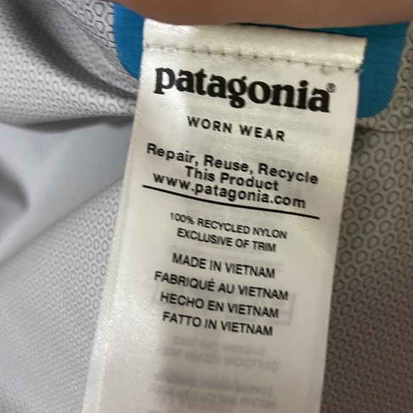 Patagonia womens rain jacket is bright blue. - Picture 5 of 5